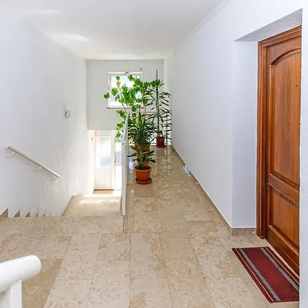 Fedora Apartment *